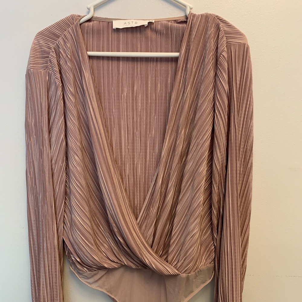 NWOT ASTR The Label Metallic Pink Draped Bodysuit L